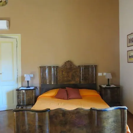 Charming House Bed and breakfast 2*