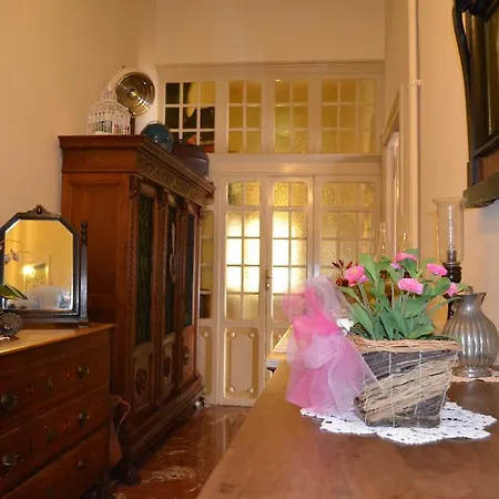 Charming House 2*