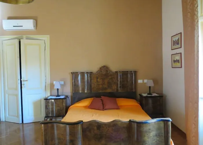 Charming House Bed & Breakfast 2*