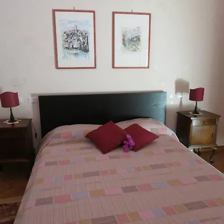 Charming House 2*