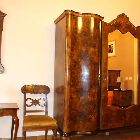 Charming House 2*